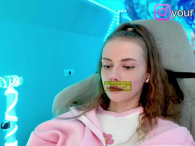 Live sex webcam photo for -VikkiL0vesCheese- #291888493