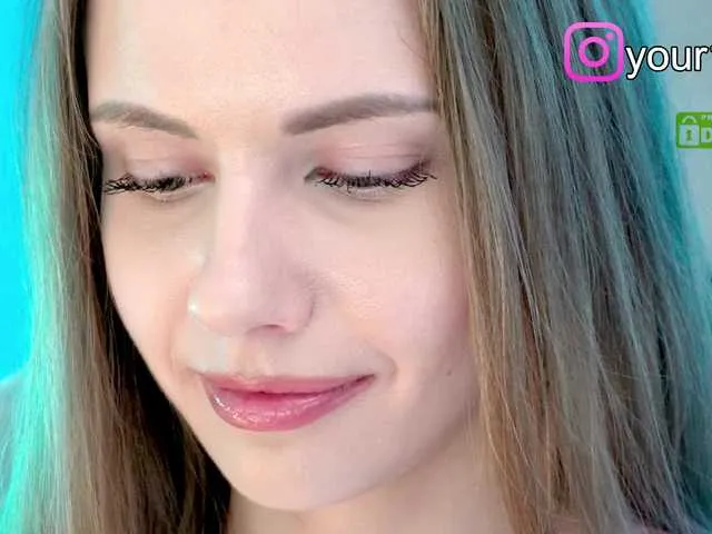 Live sex webcam photo for -VikkiL0vesCheese- #291903033