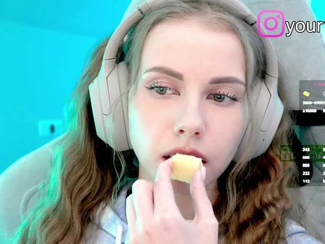 Live sex webcam photo for -VikkiL0vesCheese- #291928692