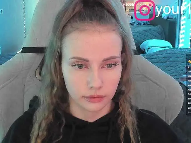 Live sex webcam photo for -VikkiL0vesCheese- #291941064