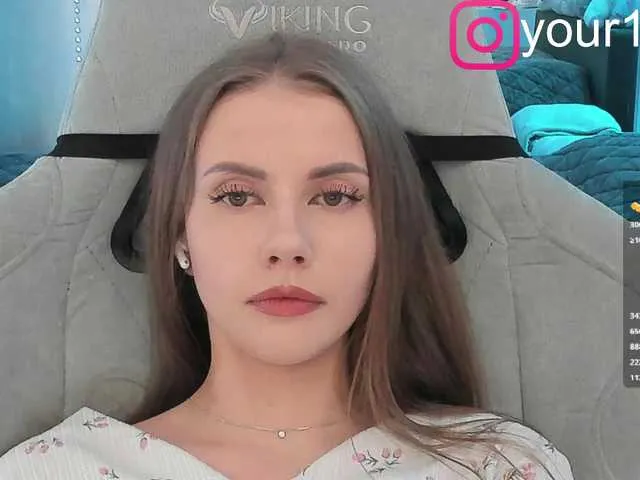 Live sex webcam photo for -VikkiL0vesCheese- #291953943