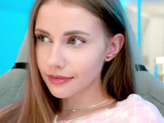 Live sex webcam photo for -VikkiL0vesCheese- #291963368