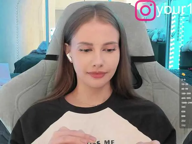 Live sex webcam photo for -VikkiL0vesCheese- #291967451