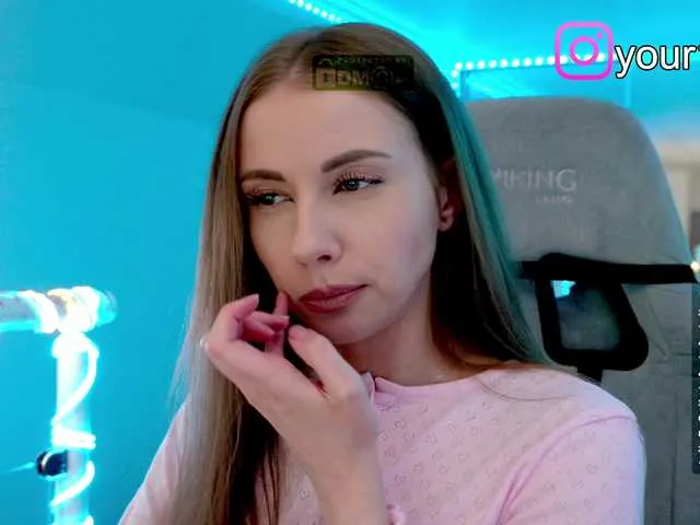 Live sex webcam photo for -VikkiL0vesCheese- #291976217