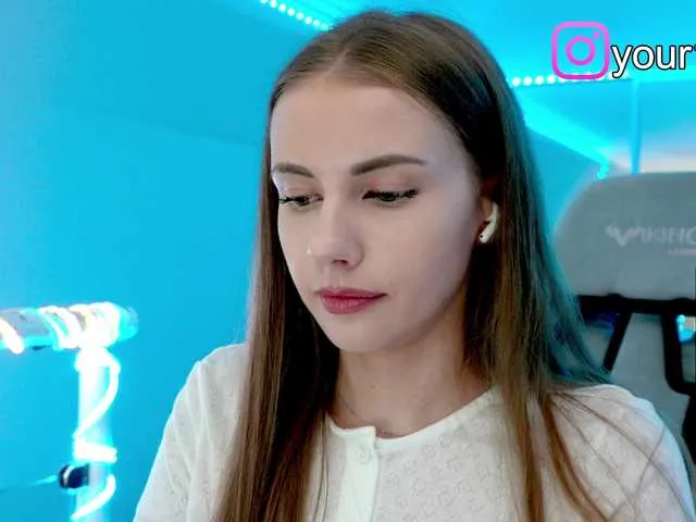 Live sex webcam photo for -VikkiL0vesCheese- #291993284