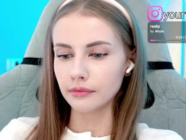 Live sex webcam photo for -VikkiL0vesCheese- #292000393