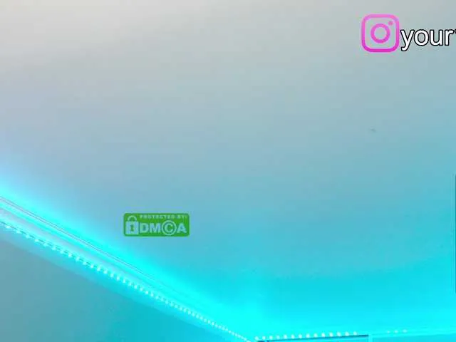 Live sex webcam photo for -VikkiL0vesCheese- #292001948