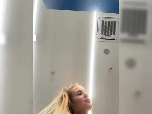 Live sex webcam photo for -VikkiL0vesCheese- #292036707