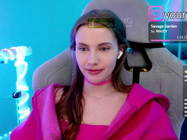 Live sex webcam photo for -VikkiL0vesCheese- #292045966