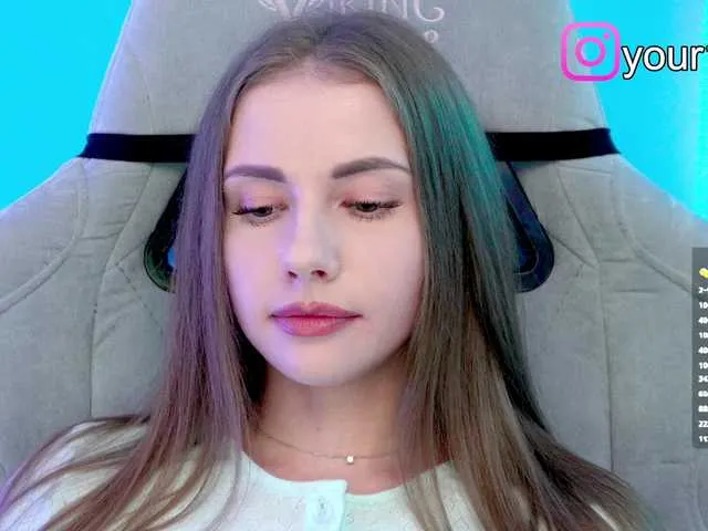 Live sex webcam photo for -VikkiL0vesCheese- #292052977