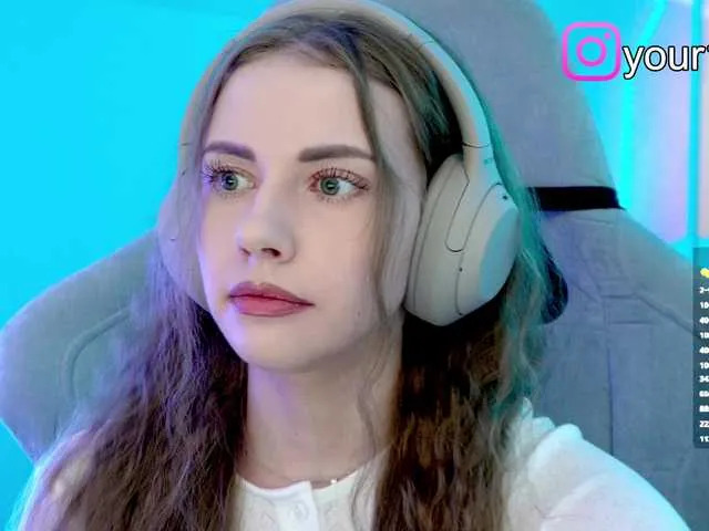 Live sex webcam photo for -VikkiL0vesCheese- #292078824