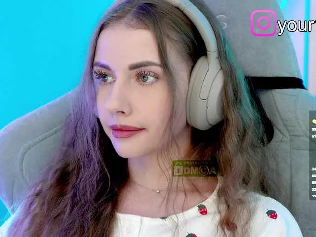 Live sex webcam photo for -VikkiL0vesCheese- #292085866