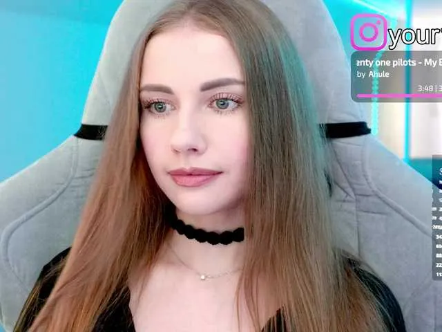 Live sex webcam photo for -VikkiL0vesCheese- #292093073