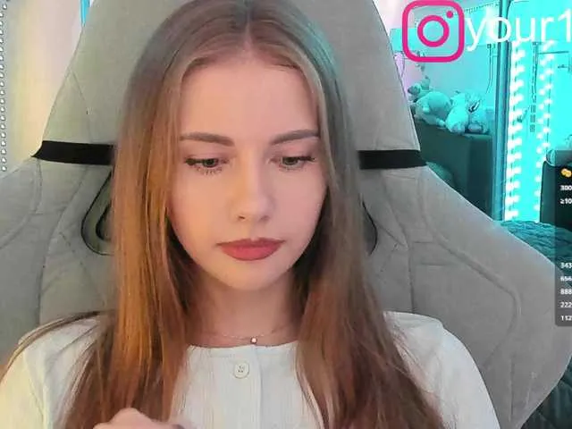 Live sex webcam photo for -VikkiL0vesCheese- #292099898