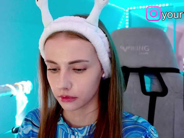 Live sex webcam photo for -VikkiL0vesCheese- #292111851