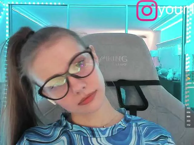 Live sex webcam photo for -VikkiL0vesCheese- #292113442