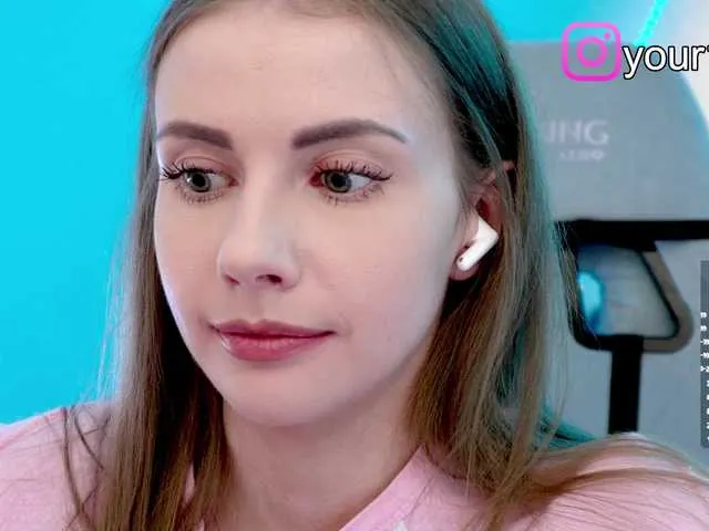 Live sex webcam photo for -VikkiL0vesCheese- #292128911