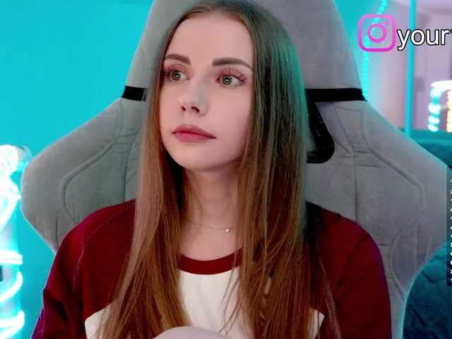 Live sex webcam photo for -VikkiL0vesCheese- #292140197