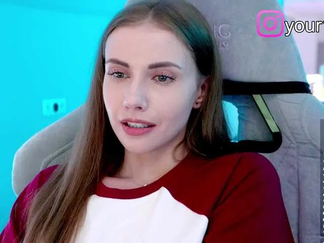 Live sex webcam photo for -VikkiL0vesCheese- #292141975