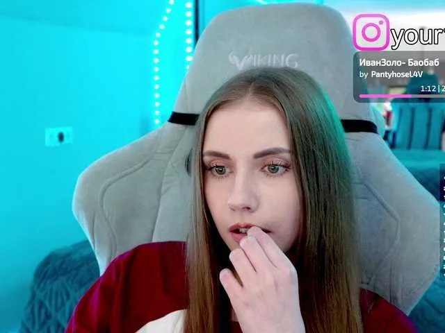 Live sex webcam photo for -VikkiL0vesCheese- #292143440