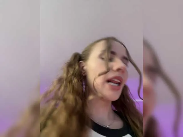 Live sex webcam photo for -VikkiL0vesCheese- #292173736