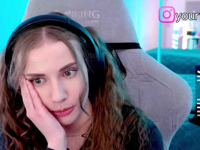 Live sex webcam photo for -VikkiL0vesCheese- #292176774