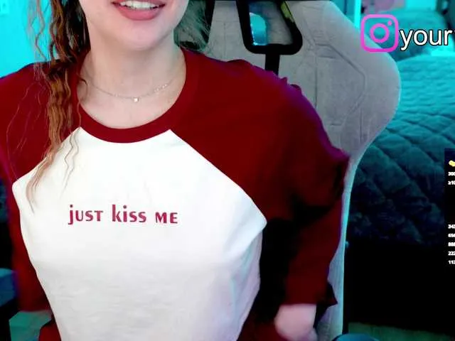 Live sex webcam photo for -VikkiL0vesCheese- #292187523