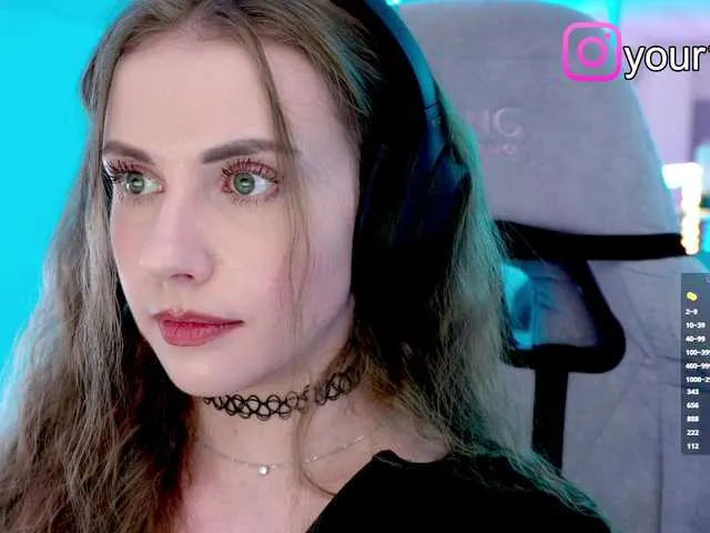 Live sex webcam photo for -VikkiL0vesCheese- #292193376