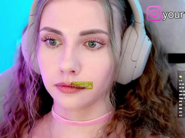 Live sex webcam photo for -VikkiL0vesCheese- #292205899