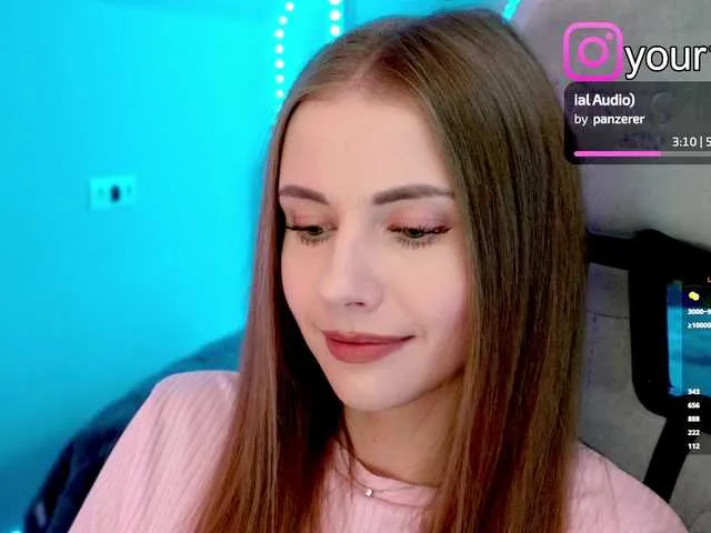 Live sex webcam photo for -VikkiL0vesCheese- #292218134