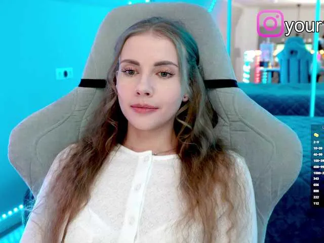 Live sex webcam photo for -VikkiL0vesCheese- #292225403