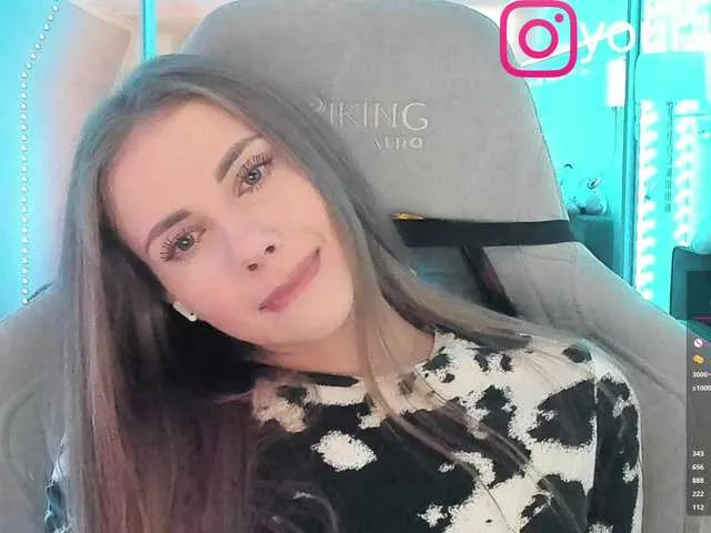 Live sex webcam photo for -VikkiL0vesCheese- #292239584