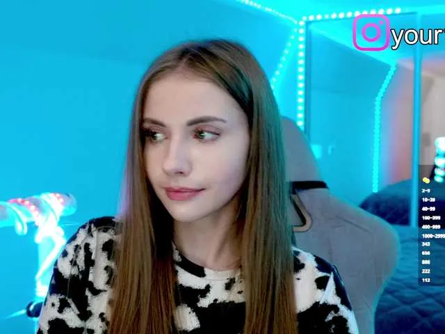 Live sex webcam photo for -VikkiL0vesCheese- #292241072