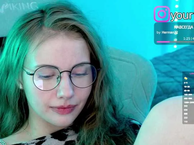 Live sex webcam photo for -VikkiL0vesCheese- #292255027