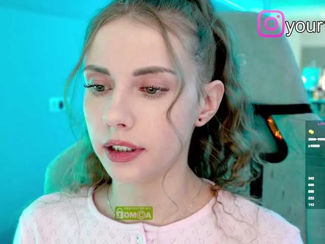 Live sex webcam photo for -VikkiL0vesCheese- #292260408