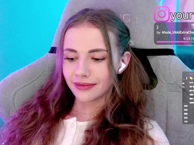 Live sex webcam photo for -VikkiL0vesCheese- #292280370