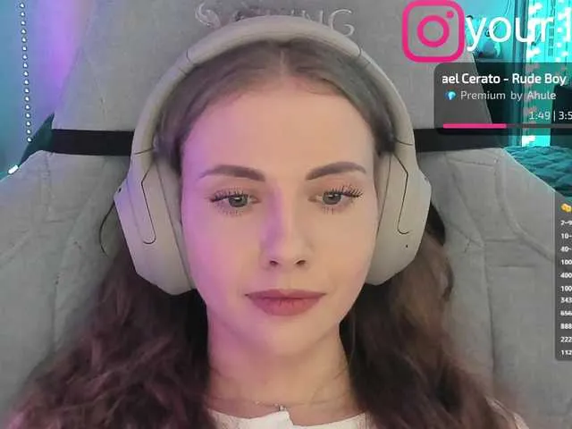 Live sex webcam photo for -VikkiL0vesCheese- #292282061