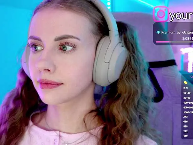 Live sex webcam photo for -VikkiL0vesCheese- #292287517