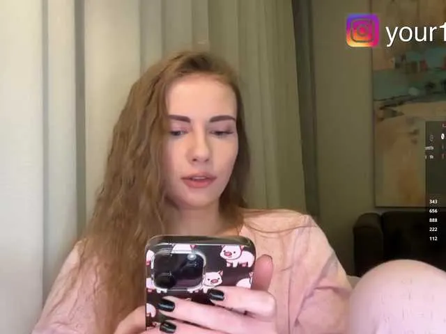 Live sex webcam photo for -VikkiL0vesCheese- #292305059