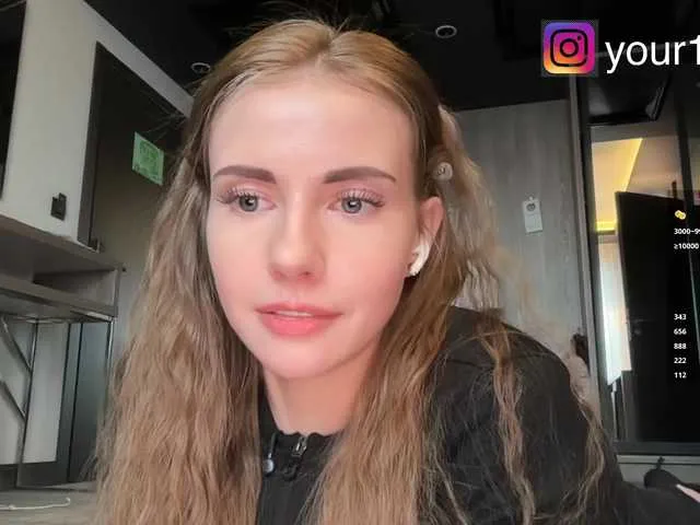 Live sex webcam photo for -VikkiL0vesCheese- #292308269