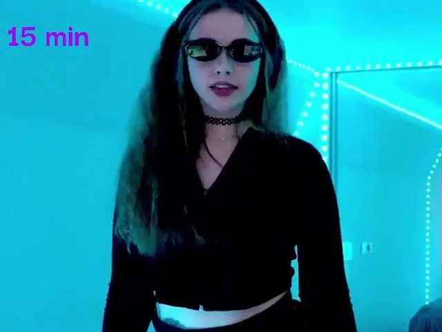 Live sex webcam photo for -VikkiL0vesCheese- #292311981