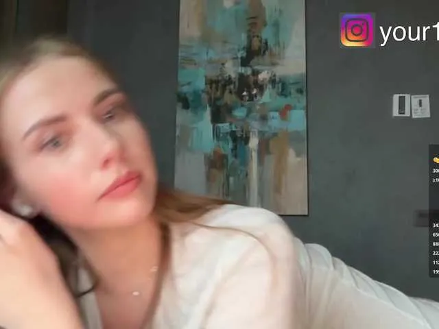 Live sex webcam photo for -VikkiL0vesCheese- #292348393