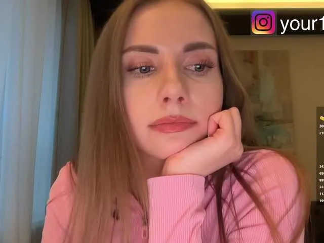 Live sex webcam photo for -VikkiL0vesCheese- #292375366