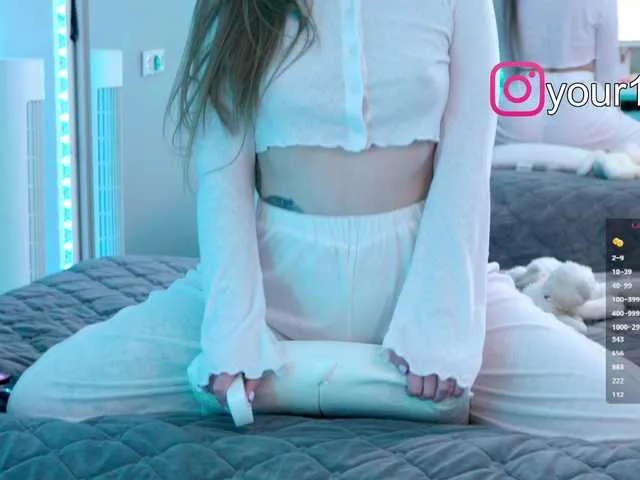 Live sex webcam photo for -VikkiL0vesCheese- #292476063