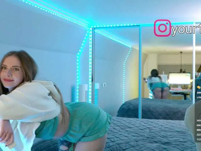 Live sex webcam photo for -VikkiL0vesCheese- #292530517