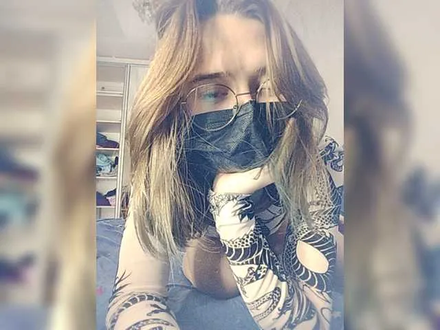 Live sex webcam photo for -YoungBlood- #277550657