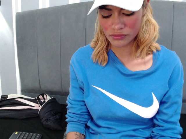 Live sex webcam photo for -ahsleeey #277410388