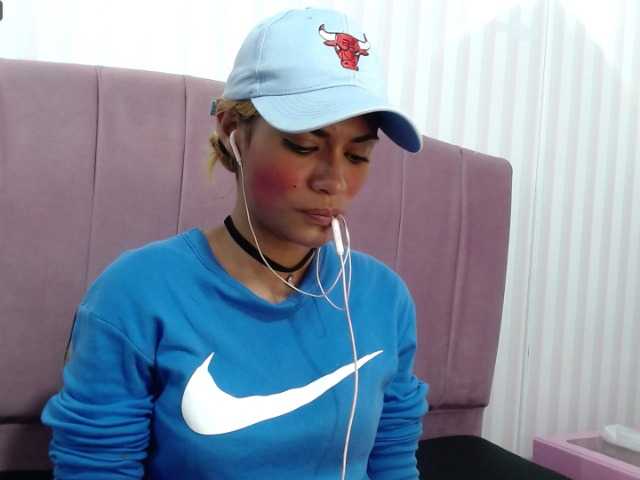 Live sex webcam photo for -ahsleeey #277640746