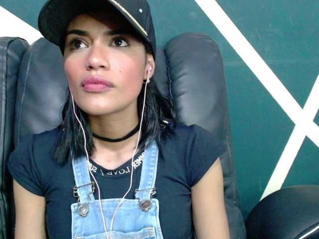 Live sex webcam photo for -ahsleeey #278079381