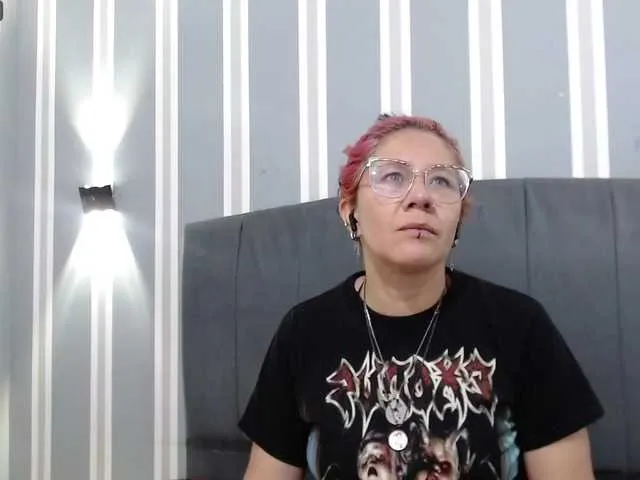 Live sex webcam photo for -devil-room #290574226